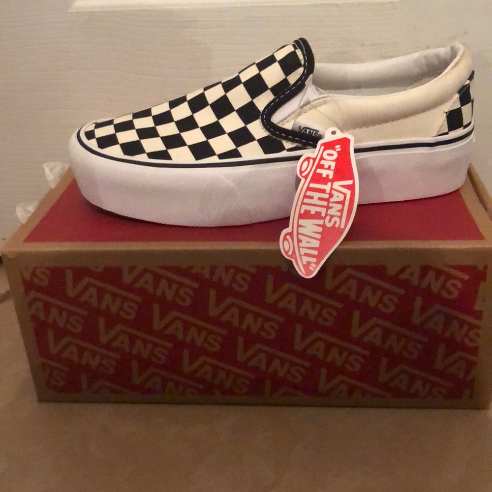 Black and white chickerbroad van shoes
